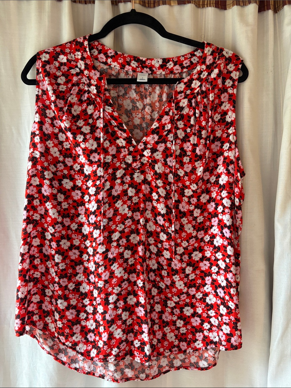 Old Navy Red Floral V-Neck Sleeveless Camisole